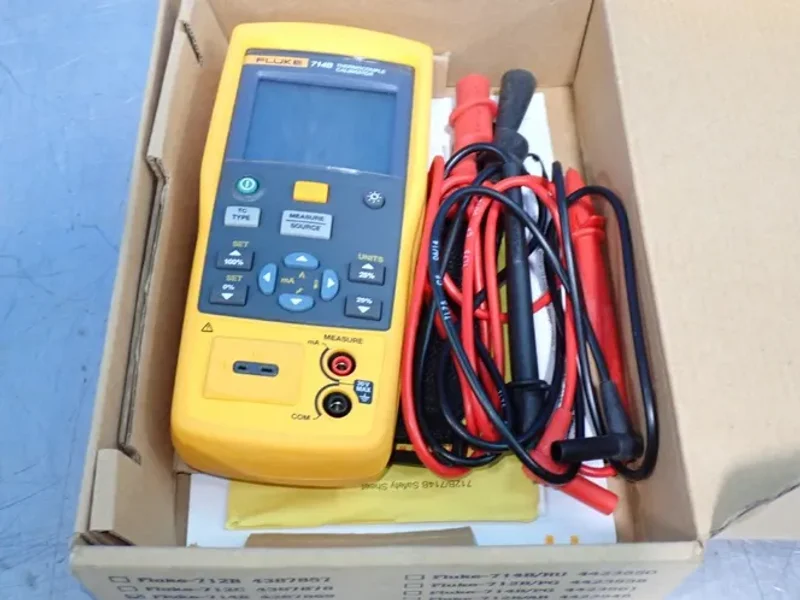 FLUKE THERMOCOUPLE CALIBRATOR  -  714B