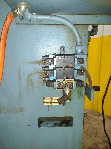 20 TON BTM MODEL #P20F TOG-L-LOC AIR TOGGLE SHEET METAL PRESS: YOBRO #24795