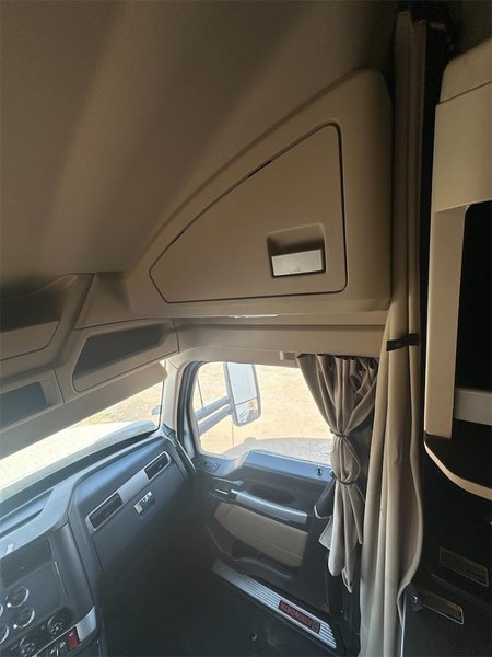 2022 Kenworth T680 1XKYD49X5NJ499897