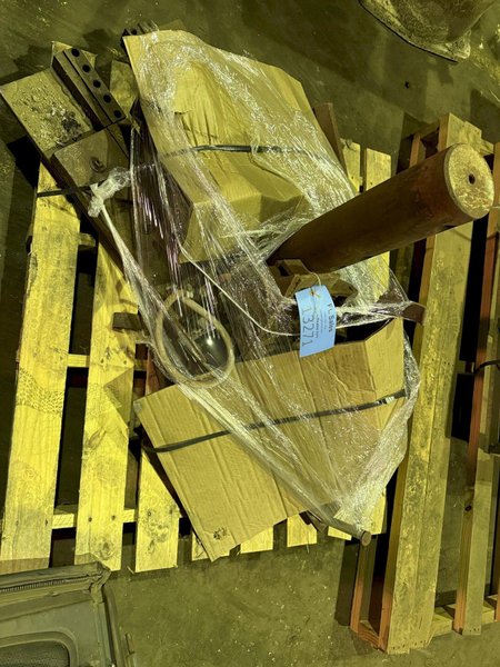 head for a 3161 rotolift molding machine