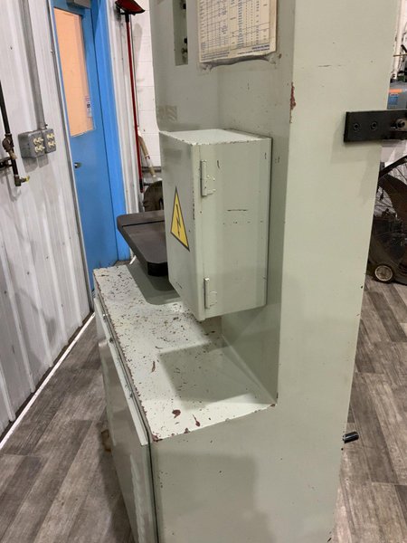19-1/2" VICTOR DCM-5 VERTICAL BAND SAW: STOCK #81434