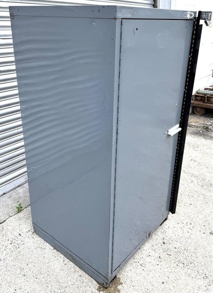Vidmar Storage Cabinet, Single Door, (3) Shelves, 30"W x 27-3/4"D x 59"H