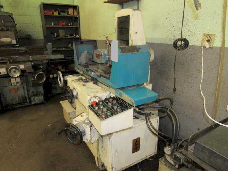 8" X 18" KENT KGS-250AHD AUTOMATIC HYDRAULIC SURFACE GRINDER. STOCK # 1012224.