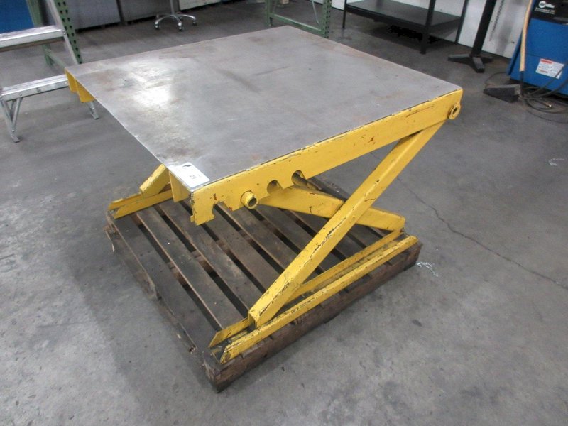 Adjustable Height Manual Lift Table- Auction Item