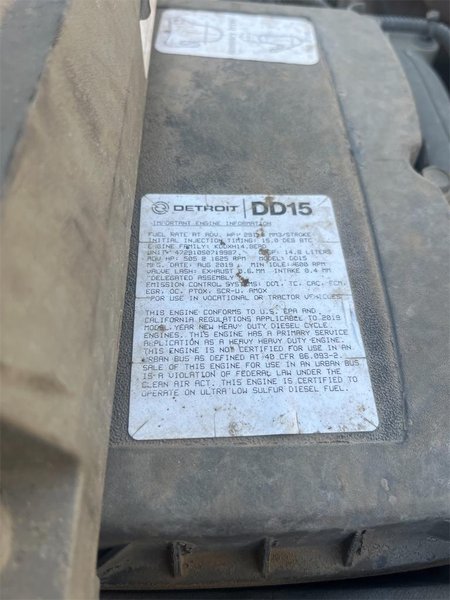 2020 Freightliner CA126SLP - Cascadia  3AKJHHDR2LSLR4945