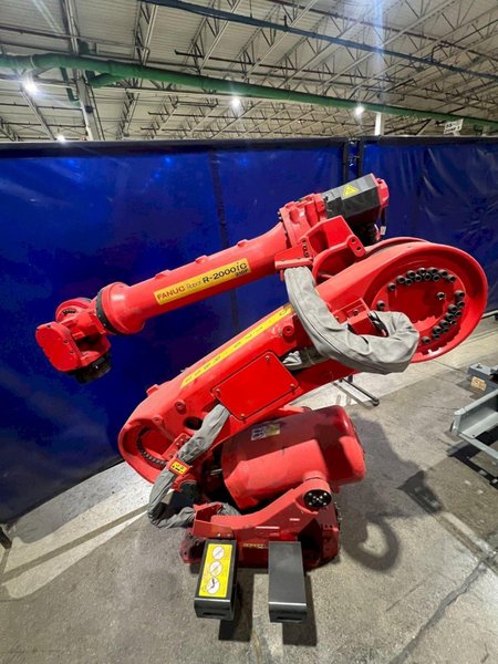 FANUC ROBOTICS R-200IC/210F ROBOT W/ R30IB CONTROLLER NO PENDANT USED