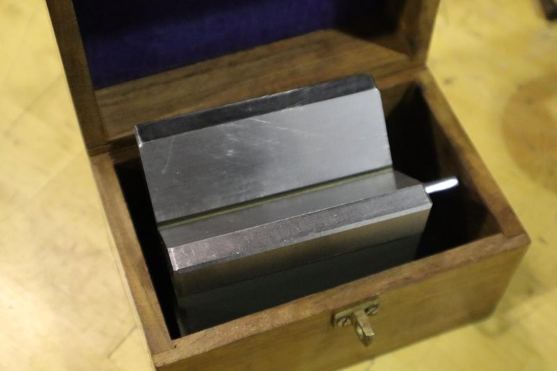 J&amp;L Magnetic Vee Block in Wood Case- Auction Item