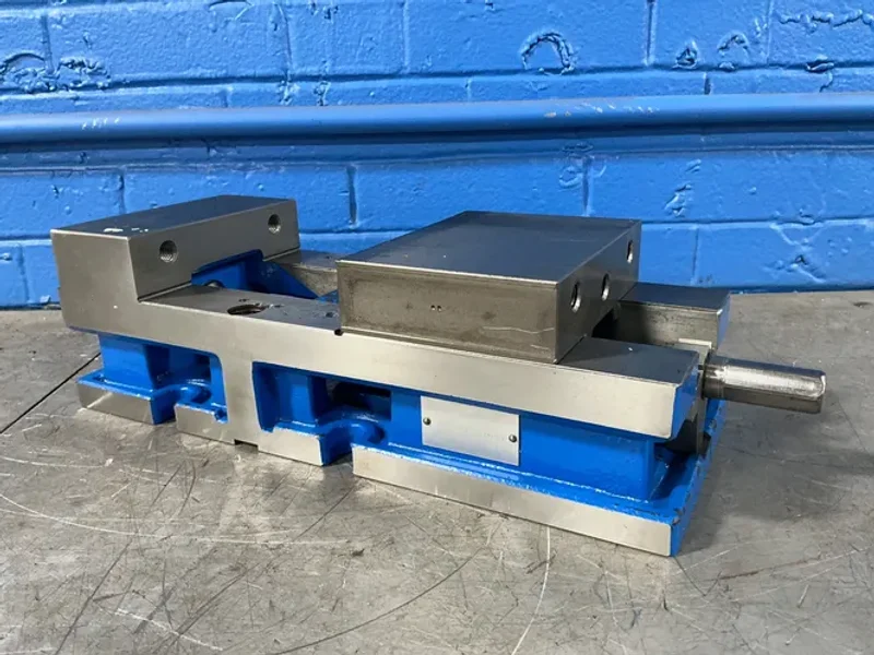 Kurt  6” Vise - 3600v