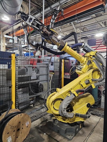 FANUC R-2000iB/210F Robot, 2015 – Milco Spot Weld Gun, Integrated Tolomatic IMA33 Servo, Reidel Chiller