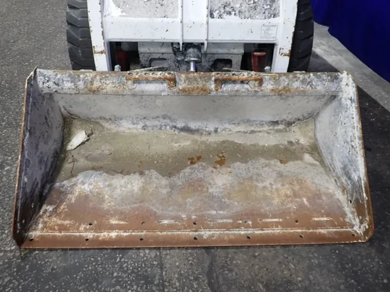 BOBCAT 1300 lbs SKID STEER  -  S130