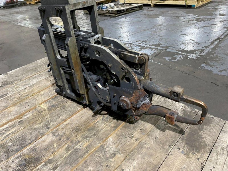MILCO 665-12000-28 Pinch-Type Weld Gun USED