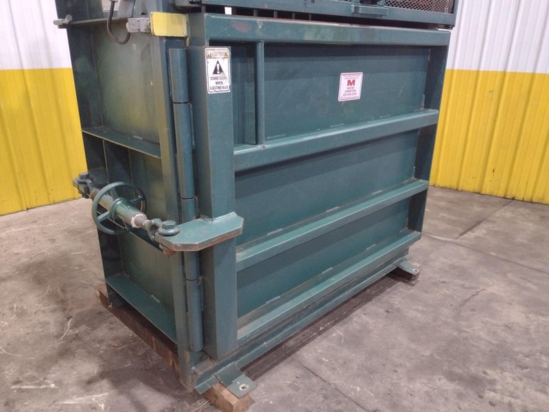 60" X 30" X 48" MASTER COMPACTION MCAIN EPCO MODEL #E-11 VERTICAL HYDRAULIC CARDBOARD BALER: YOBRO #25801