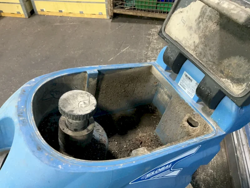 GLOBAL INDUSTRIAL FLOOR SCRUBBER DRYER  -  261990