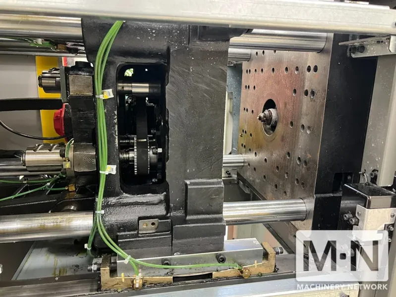 55 TON 1.9 OZ MILACRON MODEL ALPHA S50iA ROBOSHOT INJECTION MOLDING MACHINE MFG 2015