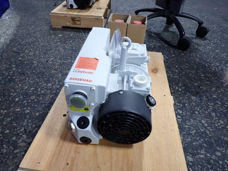 LEYBOLD 1.10 KW VACUUM PUMP  -  SV28BI 960273