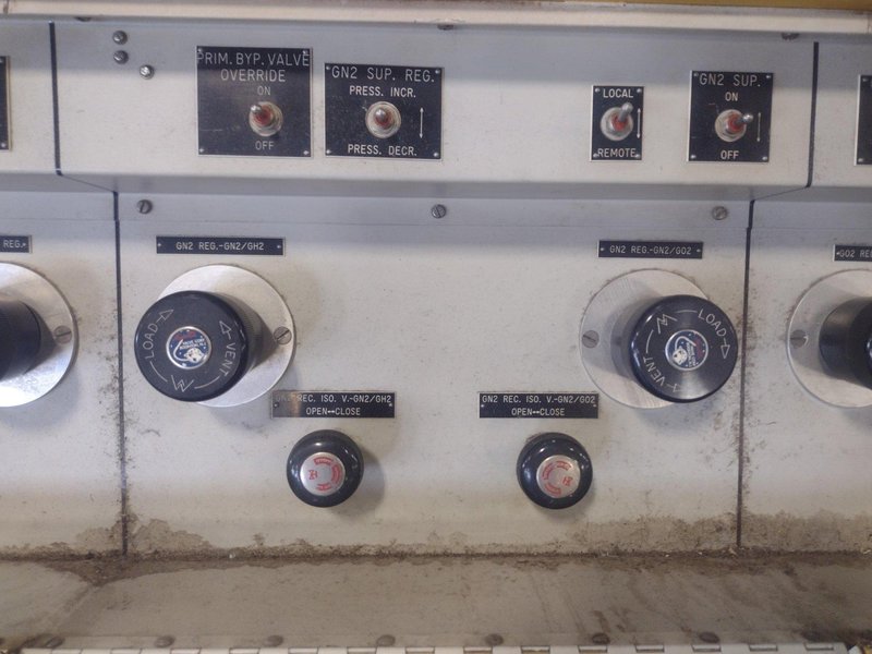 KAHN MODEL #310013 GAS REACTANT TEST CONSOLE BENCH &amp; CONTROL UNIT: STOCK #16723
