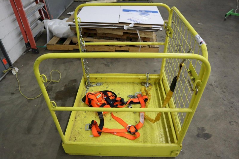 Fork Mounted Man lift Cage with Safety Chains and Personal Safety Harness, 771 lb Capacity- Auction Item