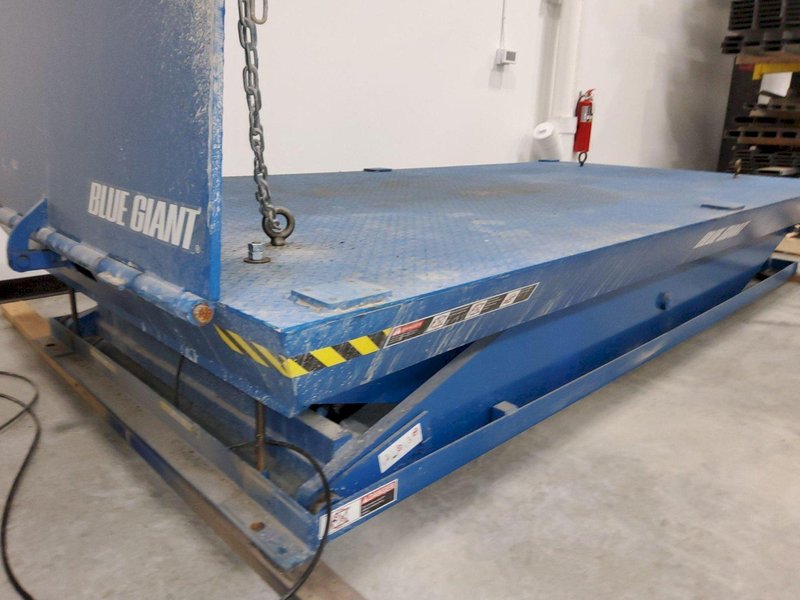 2020 BLUE GIANT 15,000LB DOCK LIFT