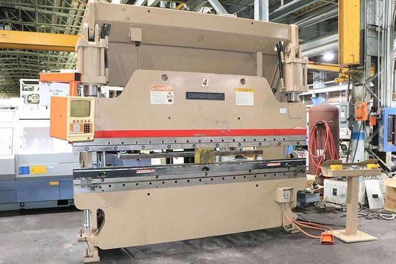 135 Ton x 10 Ft Cincinnati Hydraulic Press Brake Model 135CB8