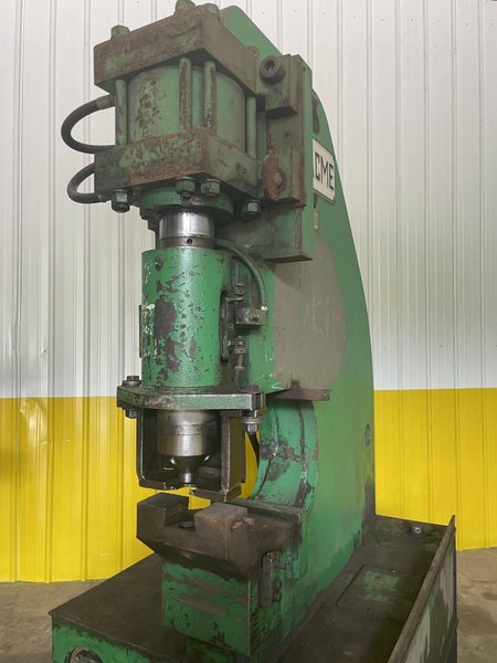 125 TON HILL ACME MODEL #7 SINGLE END HYDRAULIC PUNCH: STOCK #14713