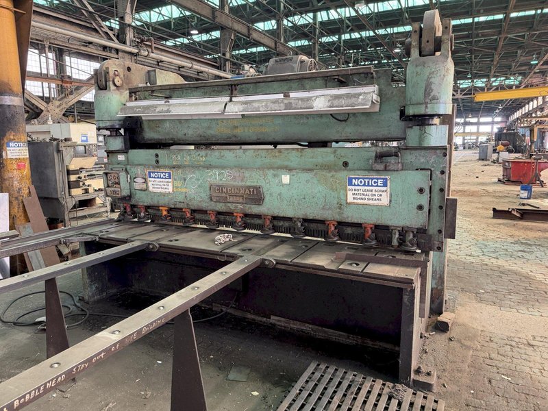 10' X 3/8" CINCINNATI MODEL 30 HYDRAULIC SHEAR. STOCK # 0875626