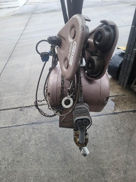 GIS - electric chain hoist 1500 kg