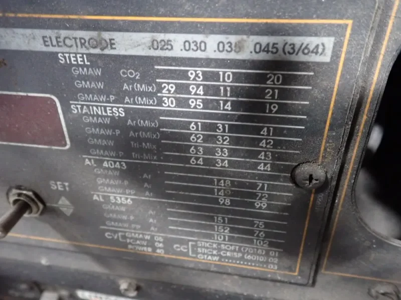 LINCOLN ELECTRIC 350 A WELDER   -  POWER MIG 350MP