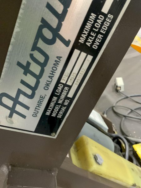 2,500 LB AUTOQUIP SERIES 35 HYDRAULIC LIFT TABLE: STOCK #81279