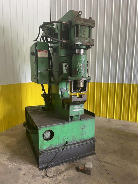 125 TON HILL ACME MODEL #7 SINGLE END HYDRAULIC PUNCH: STOCK #14713