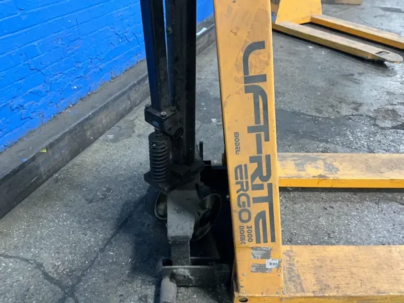 LIFT-RITE 3000 LBS ERGO 3000 NOMIC PALLET JACK   -  RG30M