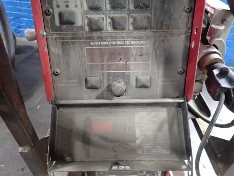 LINCOLN 350 A WELDER  -  POWER WAVE S350