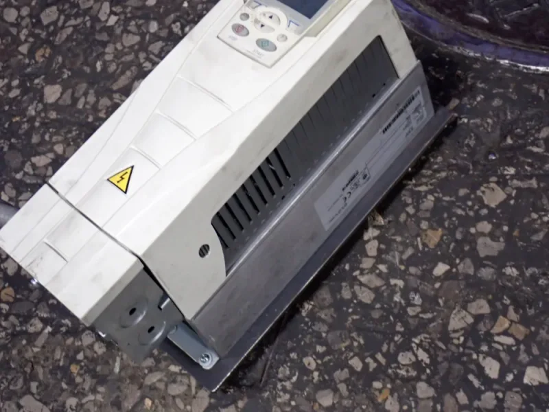 ABB VARIABLE FREQUENCY DRIVE (VFD)  -  ACS550-U1-012A-4