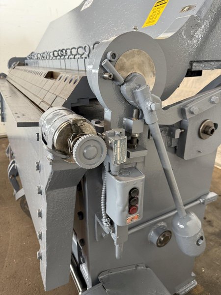 8&#039; X 10 GA CHICAGO DRIES &amp; KRUMP 73 POWERED BOX &amp; PAN BRAKE. STOCK # 1117424