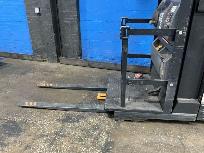 Crown 3000 Lbs Electric Order Picker - Sp3510-30