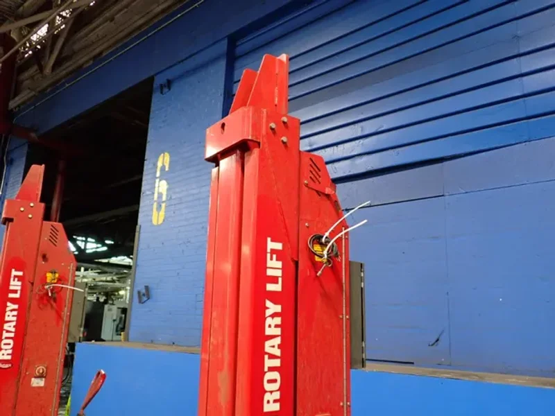 ROTARY 13,000 LBS AUTOMOTIVE LIFT  -  MCH413U2A00