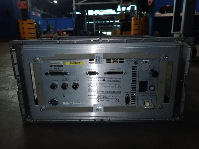 HEWLETT PACKARD DYNAMIC SIGNAL ANALYZER   -  35670A