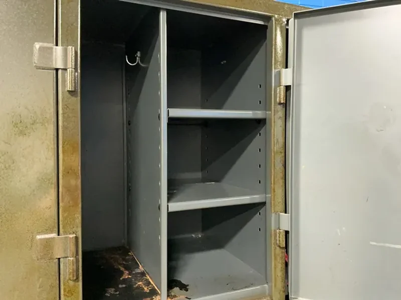 STRONG HOLD 10 DOOR LOCKERS