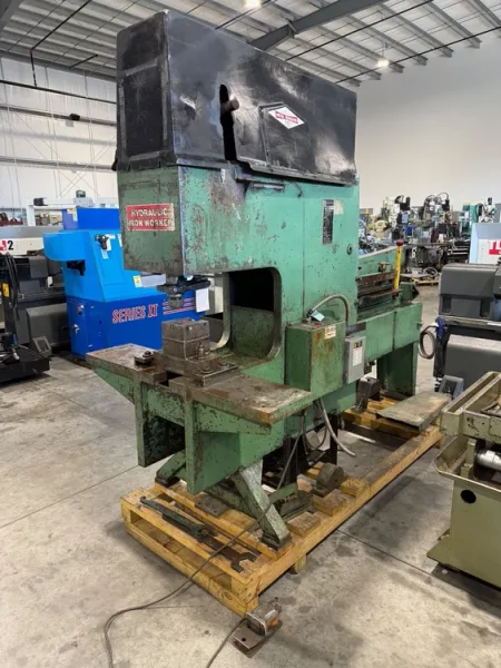METAL MUNCHER MM61E18  49 Ton Ironworker USA #8135