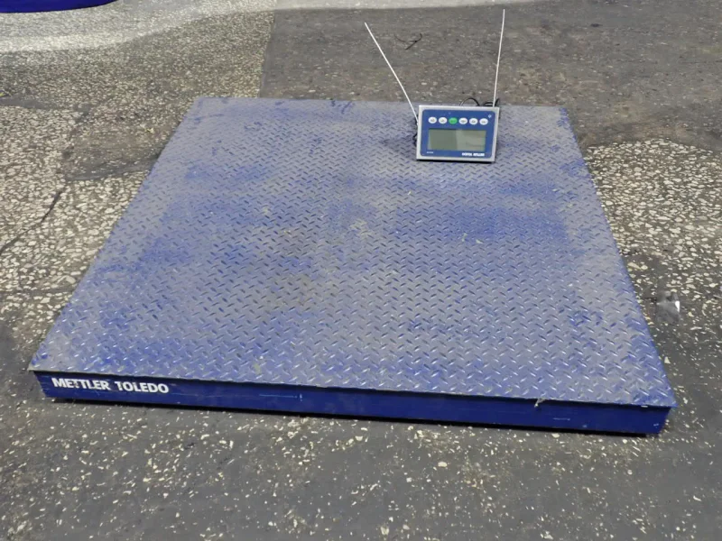 METTLER TOLEDO 5000 LBS / 48" X 48" DIGITAL FLOOR SCALE   -  PFA261