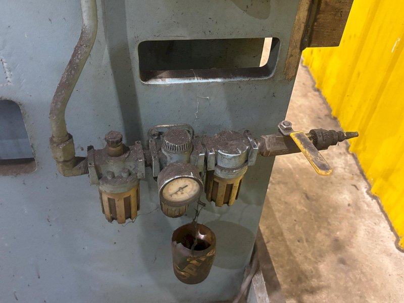 10 TON BTM MODEL #P10F TOG-L-LOC AIR TOGGLE SHEET METAL PRESS: YOBRO #24796