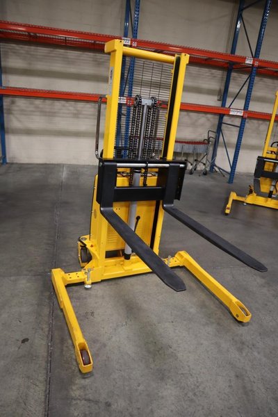 Uline H-5439 Electric Straddle Stacker Lift, 2,200# Cap, 63" Max Height, 50" Between Outriggers, 12 Volt Battery with Charger, 42" Forks- Auction Item