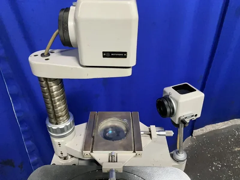Mitutoyo 14" Optical Comparator - Pv-350