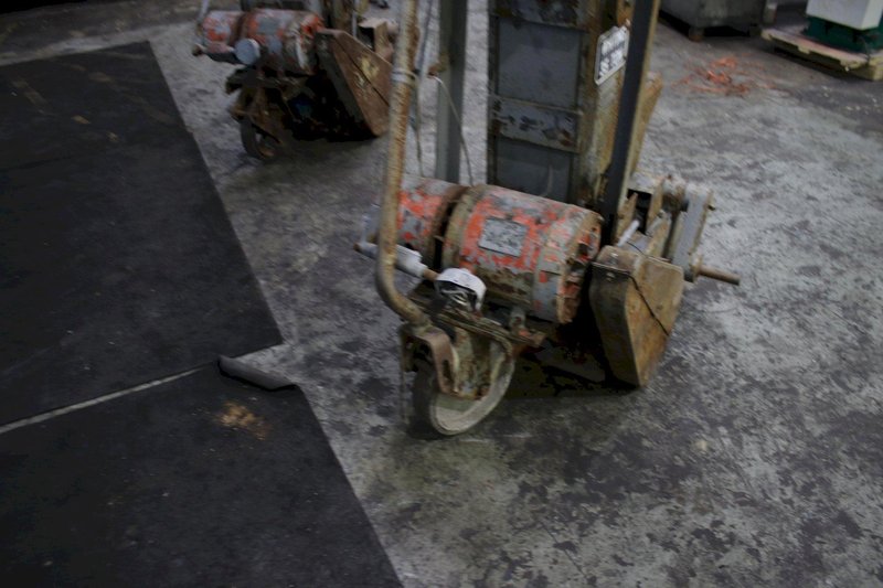 SET OF (2) 35 TON PORTABLE WHITING RAIL CAR JACK: STOCK #75655