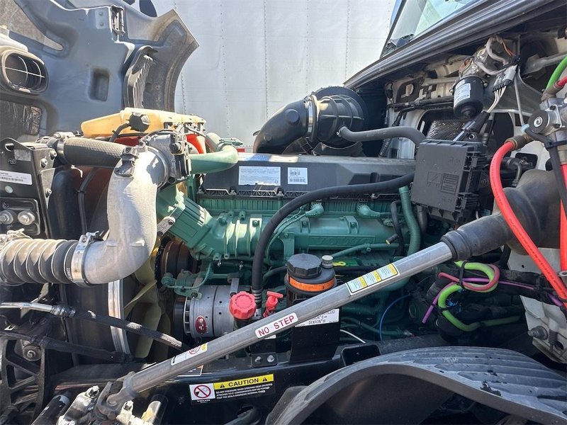 2023 Volvo VNL64T860 4V4NC9EJ5PN307510