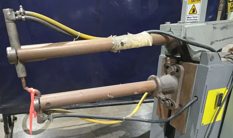 BERKLEY DAVIS RA-3-36 WELDER 440V 50 KVA 36″ THROAT USED