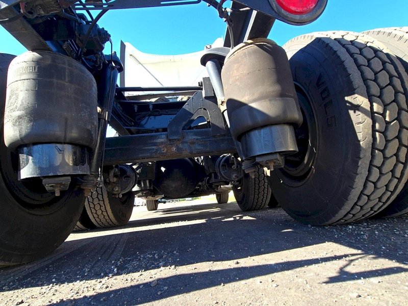 Peterbilt 579 Day Cab Truck, 2020 – PACCAR MX-13 – Automated Transmission