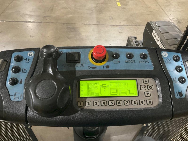 HYSTER V35ZMU TURRET TRUCK 3,500LB CAPACITY USED