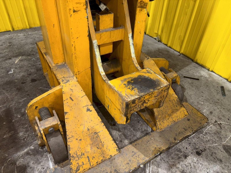(4) 20 TON (160,000 LBS TOTAL) RAILWAY / NEUERO HEAVY DUTY MOBILE VERTICAL LIFT JACKS: YOBRO #24229