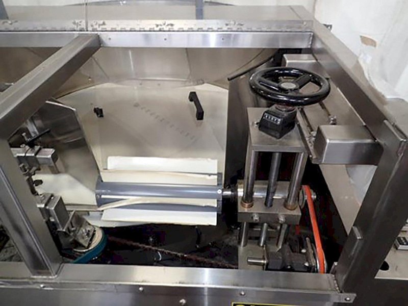Pace Packaging Omni-Line M400LH S/S Descrambler with S/S Pace Packaging Elevator Conveyor
