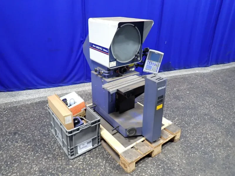 MITUTOYO OPTICAL COMPARATOR  -  PH-3500